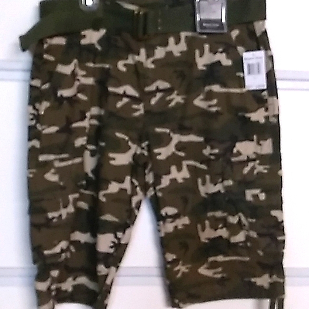 Request men's cargo wood camo shorts 36 NWT